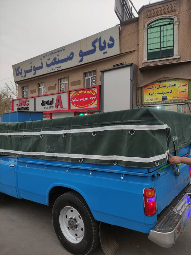 چادر نیسان روباری ۳×۴ چهار ردیف قلاب با دم اسبی بزرگ و طناب روی کار با قلاب آهنی