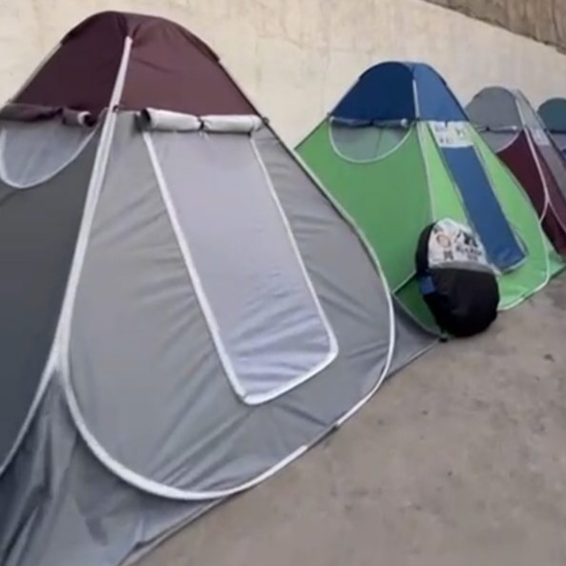 چادر مسافرتی ضد آب 4 نفره جنس برزنتی  برنو (اقتصادی)